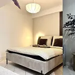 Apartamento Wiezienna 21c - Parking & Lift - 200m Main Square Breslavia