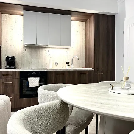 Apartamento Wiezienna 21c - Parking & Lift - 200m Main Square Breslavia