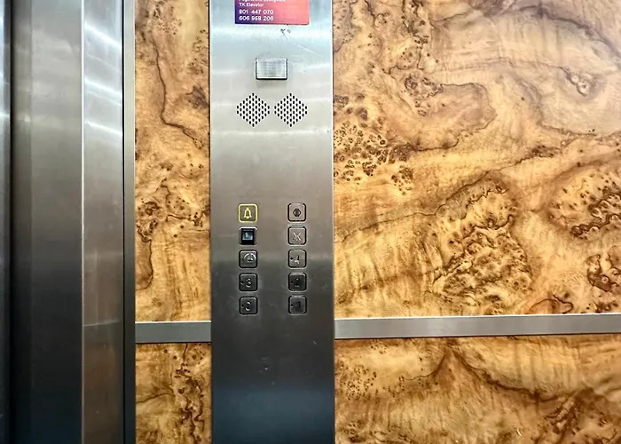 Wiezienna 21c - Parking & Lift - 200m Main Square Apartamento